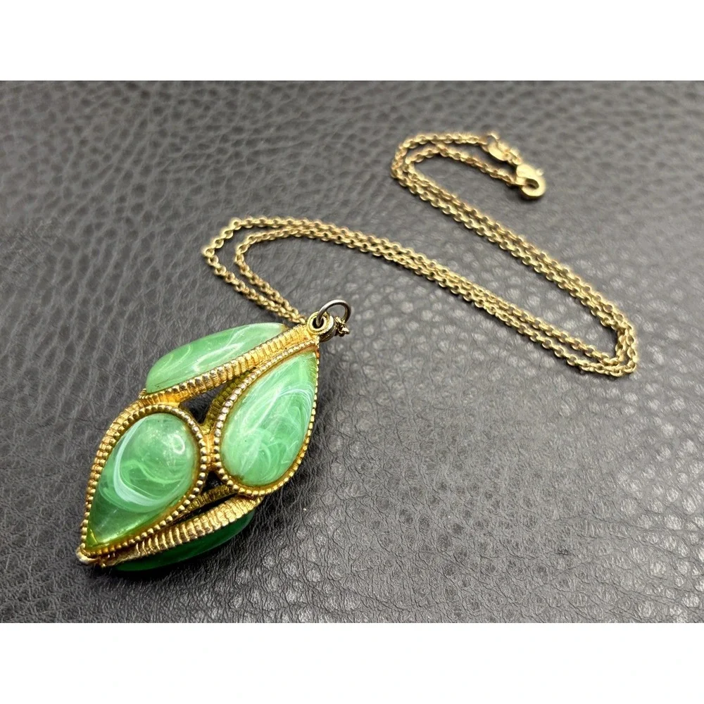 VTG Gold Tone Green Marbled Resin Pendant 925 Necklace Etruscan Revival Style